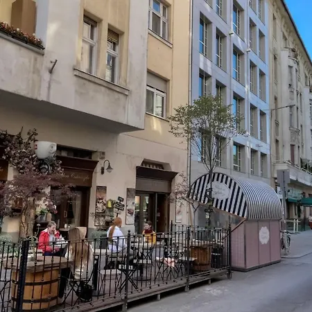 Apartmán Corvina With Free Private Parking *